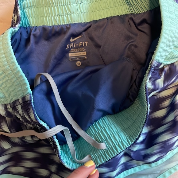 Excellent condition Nike shorts - Picture 3 of 5